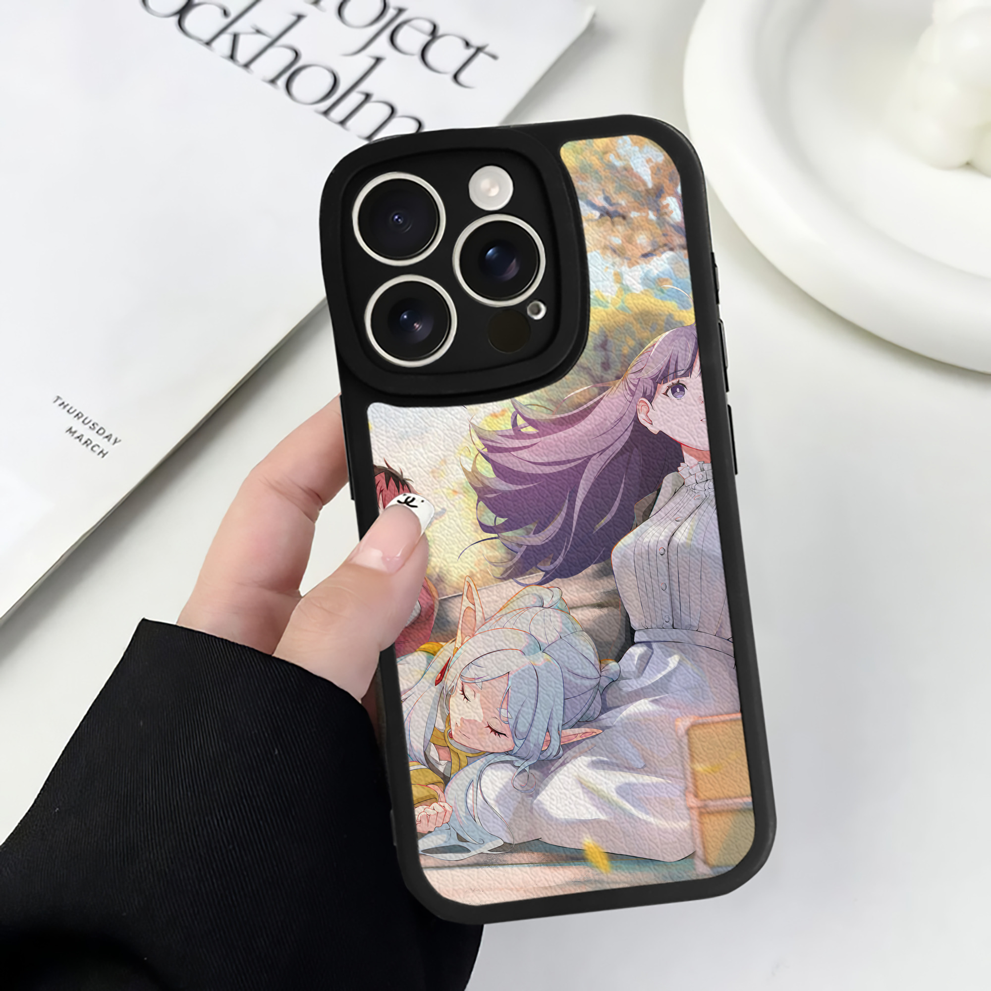 （画像用） 葬送のフリーレン Frieren 【iPhone 16シリーズ対応】シリコンスマホケース（レザー調） 材質：シリコン